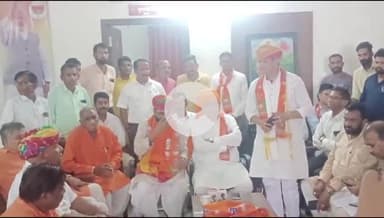 बांसवाड़ा: भाजपा कार्यालय पर भाजपा के पूर्व प्रदेशाध्यक्ष सतीश पूनिया का जिलाध्यक्ष पूंजीलाल गायरी सहित कार्यकर्ताओं ने स्वागत किया