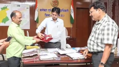 पवई: जवाहर नवोदय विद्यालय, पन्ना की पुस्तिका का विमोचन किया गया