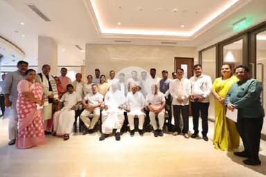 सिमडेगा: दिल्ली में कांग्रेस की अहम बैठक, सिमडेगा और कोलेबिरा के विधायक हुए शामिल