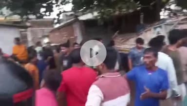 बगोदर: अटका लक्षीबागी के पास तेज रफ्तार पिकअप वैन अनियंत्रित होकर घर में घुसी, कोई हताहत नहीं