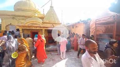 उतरौला: सावन के पहले सोमवार को तहसील क्षेत्र के शिव मंदिरों में उमड़ी लोगों की भीड़