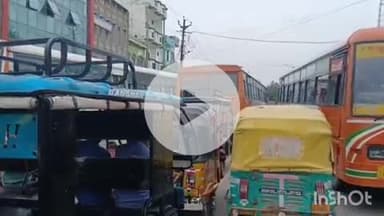 औरैया: सावन के पहले सोमवार को यातायात व्यवस्था की पोल खुली, रोडवेज स्टैंड के सामने सुबह से लगा जाम, यातायात कर्मी रहे नदारत