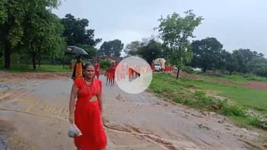 कोलेबिरा: सावन के पहले सोमवार पर शंख नदी से जल लेकर कुंजनगर शिवधाम पहुंची कांवड़ियों की टोली