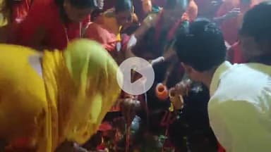 सिमडेगा: सावन के पहले सोमवार पर शंख नदी संगम तट से कांवरियों ने कुंज नगर शिव धाम में किया जलाभिषेक