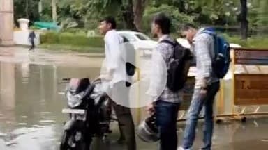 लाडपुरा: तेज बारिश के चलते राजकीय महाविद्यालय नयापुरा परिसर में बारिश का पानी भरा, छात्र हुए परेशान