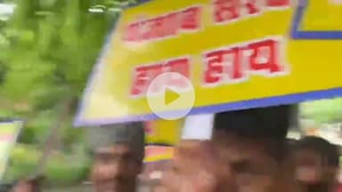 ਜਲੰਧਰ 1: ਫੋਕਲ ਪੁਆਇੰਟ ਦੇ ਓਕੇ ਕੰਪਨੀ ਦੇ ਕਰਮਚਾਰੀ ਫੈਕਟਰੀ ਤੋਂ ਕੱਢੇ ਜਾਣ 'ਤੇ ਪੁਲਿਸ ਕਮਿਸ਼ਨਰ ਦਫਤਰ ਵਿਖੇ ਪਹੁੰਚੇ ਕਰਮਚਾਰੀਆਂ ਨੇ ਇਨਸਾਫ ਦੀ ਕੀਤੀ ਮੰਗ