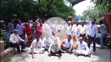 फिरोज़ाबाद: कॉग्रेस नेता अजय राय और कार्यकर्ताओं के खिलाफ हुई FIR के विरोध में फ़िरोजाबाद सदर तहसील परिसर में किया धरना प्रदर्शन