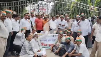 बरेली: कांग्रेस के प्रदेश अध्यक्ष पर लिखे गए मुकदमे के विरोध में महानगर कांग्रेस कमेटी ने डीएम कार्यालय पहुंचकर किया प्रदर्शन