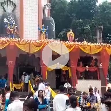 चांडिल: प्राचीन जयदा शिव मंदिर में श्रावण के पहले सोमवार पर श्रद्धालुओं ने किया जलाभिषेक
