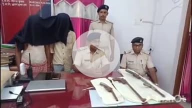 नवादा: पाचंबा गांव से पुलिस ने तीन देसी कट्टों के साथ दो युवकों को किया गिरफ्तार