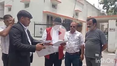 मैनपुरी: दीवानी के पूर्व अध्यक्ष पर हुए हमले के खिलाफ कार्रवाई की मांग को लेकर मुख्यालय पहुंचकर DM व SP से की शिकायत