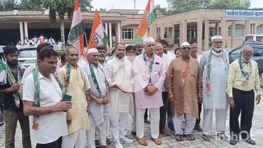 बागपत: प्रदेश अध्यक्ष पर मुकदमा वापसी की मांग को लेकर कांग्रेसियों ने कलेक्ट पर किया प्रदर्शन
