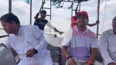 बदायूं: बदायूं के कछला गंगा घाट पर सावन के पहले सोमवार को केंद्रीय राज्यमंत्री बीएल वर्मा ने पूजा अर्चना कर किया गंगा स्नान