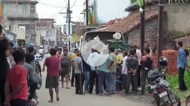 बिजली ट्रांसफार्मर लगाने को लेकर मुकुन्दपुर में विवाद, ग्रामीणों ने सड़क पर किया जाम