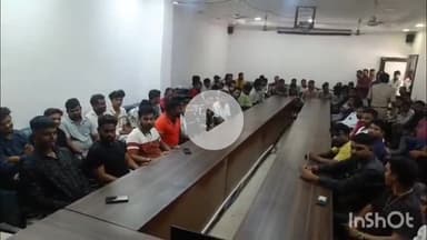 दुर्ग: आगामी त्योहारों और धार्मिक कार्यक्रमों को लेकर पुलिस अधिकारी ने कंट्रोल रूम में जिले के डीजे संचालकों की ली बैठक