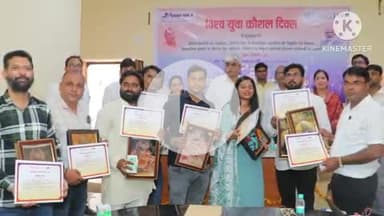 फिरोज़ाबाद: जिला उद्योग केंद्र के सभागार में विश्व युवा कौशल दिवस के मौके पर सरकारी योजनाओं की प्रदर्शनी लगाई गई