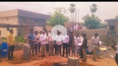 పెగడపల్లె: నంచర్ల గ్రామంలో ఇందిరమ్మ ఇండ్ల నిర్మాణ పనులను పరిశీలించిన జిల్లా కలెక్టర్ సత్యప్రసాద్