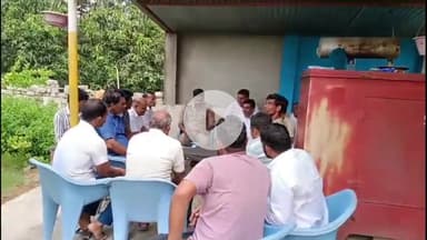 अमरोहा: डिडौली के रसूलपुर गुर्जर पहुंचे कोतवाल, ग्रामीणों को ड्रोन की अफवाह फैलने को लेकर किया जागरूक