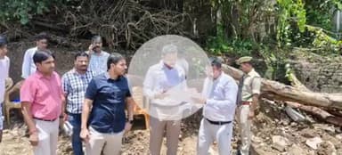 सुल्तानपुर: डीएम व सीडीओ ने निर्माणाधीन शॉपिंग कॉम्पलेक्स और जी.आई.सी. में अतिरिक्त कक्ष, लैब एवं मल्टीपरपज हॉल के निर्माण का किया निरीक्षण