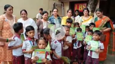 बरेली: इनरव्हील क्लब ऑफ बरेली साउथ ने एलबीएस पब्लिक स्कूल में किताबें और स्कूल बैग बांटे