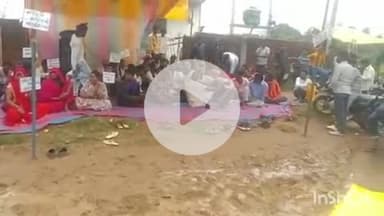 ब्यौहारी: पपौंध के बरहा टोला में खराब सड़क से परेशान लोगों का प्रदर्शन