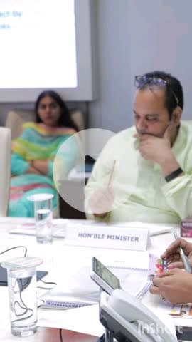 पार्लियामेंट स्ट्रीट: दिल्ली सचिवालय में मुख्यमंत्री रेखा गुप्ता की अध्यक्षता में परिवहन विभाग और आईएसबीटी प्रस्तावों पर हुई चर्चा