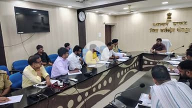 धौलपुर: कलेक्ट्रेट सभागार में आयोजित जिला सड़क सुरक्षा समिति एवं विशेष टास्क फोर्स की बैठक में DM ने दिए अहम निर्देश