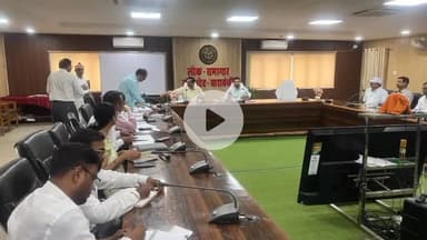 नवाबगंज: कलेक्ट्रेट स्थित लोकसभागर में जिलाधिकारी ने चकबंदी कार्यों की समीक्षा की, दिए समयबद्ध निस्तारण के निर्देश