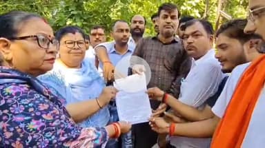 बहराइच: कलेक्ट्रेट पहुंचे राष्ट्रीय ब्राह्मण महासंघ के पदाधिकारियों ने मांगों को लेकर किया प्रदर्शन, सौंपा ज्ञापन