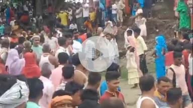 डंडारी: मेहा ग्राम में बूढ़ी गंडक नदी के पास नाग पंचमी पर भगत के करतब देखने उमड़ी भीड़