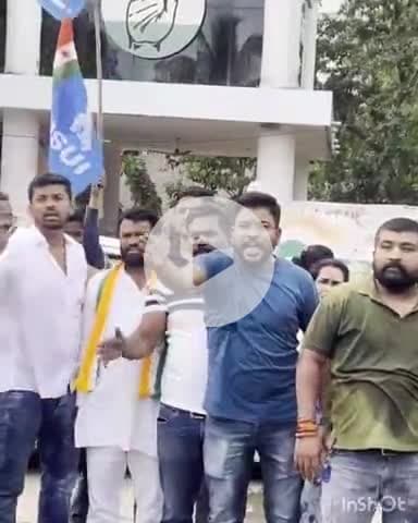 जगदलपुर: NSUI ने राजीव भवन के सामने फूंका मुख्यमंत्री का पुतला, पुलिस के साथ जमकर हुई झूमा-झटकी