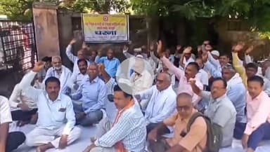 बहराइच: कलेक्ट्रेट परिसर स्थित धरना स्थल पर सेवानिवृत्त कर्मचारी एवं पेंशनर्स एसोसिएशन ने 7 सूत्रीय मांगों को लेकर दिया धरना