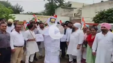 ਜਲੰਧਰ 1: ਕਾਂਗਰਸ ਭਵਨ ਤੋਂ ਡੀਸੀ ਦਫਤਰ ਤੱਕ ਕਾਂਗਰਸ ਦੇ ਵਰਕਰਾਂ ਨੇ ਜੀਐਸਟੀ ਵਿਭਾਗ ਅਤੇ ਪੰਜਾਬ ਸਰਕਾਰ ਖਿਲਾਫ ਕੀਤਾ ਰੋਸ ਪ੍ਰਦਰਸ਼ਨ