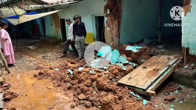 खूंटी: ग्राम तोरपा रोड कटहल टोली, खूंटी में बारिश से गिरा घर, विधायक प्रतिनिधि ने लिया जायजा