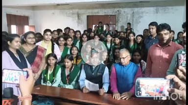 धनवार: बाबूलाल मरांडी ने पेवर ब्लॉक सड़क का उद्घाटन किया, छात्राओं की समस्या से हुए अवगत