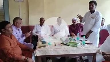 घोसी: घोसी ग्राम प्लेक्स भवन में जदयू ने की बैठक, पूर्व सांसद चंदेश्वर प्रसाद चंद्रवंशी हुए शामिल