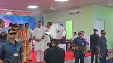 पटना ग्रामीण: नाग पंचमी पर डिप्टी सीएम विजय सिन्हा के आवास पर सीएम नीतीश कुमार ने की पूजा