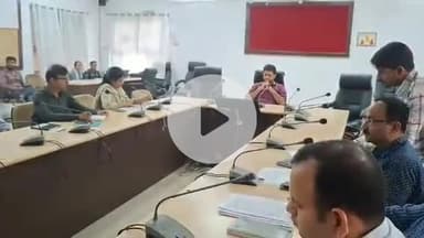 भीलवाड़ा: जिला कलेक्ट्रेट सभागार में जिलास्तरीय अधिकारियों के साथ हुई साप्ताहिक समीक्षा बैठक