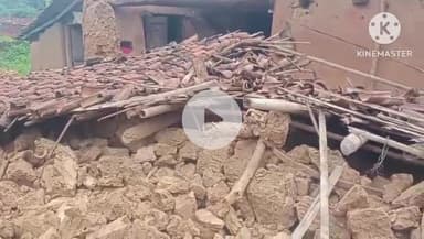 सोनाहातु: बारिश से सोनाहातू प्रखंड में कई कच्चे मकान ढहे