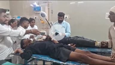 बांसवाड़ा: सुहागपुरा कस्बे में बाइक अनियंत्रित होकर गड्ढे में गिरी, दो युवकों को लगी चोट, एमजी अस्पताल में उपचार जारी