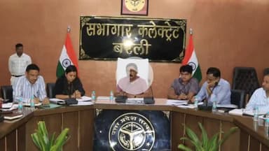 फरीदपुर: राजस्व विभाग की मासिक समीक्षा बैठक में डीएम ने लक्ष्यानुसार कार्य करने के दिए निर्देश