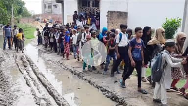 जौनपुर: मदरसा कुरानिया गोपालापुर मार्ग की दुर्दशा से लोग परेशान