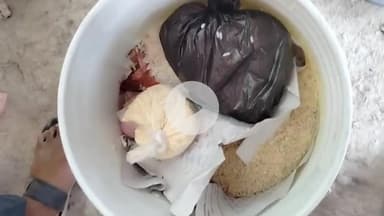 मोतिहारी: जिले के उत्क्रमित मध्य विद्यालय कमालपीपरा में बच्चों ने रंगे हाथ पकड़ा एक रसोइया, जो एमडीएम का खाना ले जा रहा था