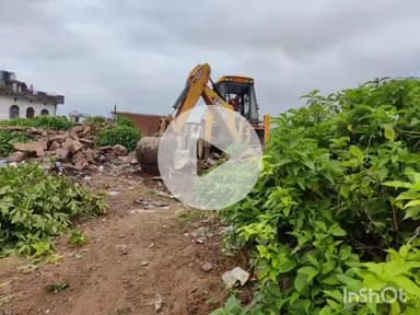 श्योपुर: किले में वनवासी कल्याण परिषद की भूमि से अतिक्रमण हटाया, नगर पालिका ने चलाई जेसीबी