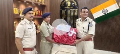 सिमडेगा: महिला आरक्षी रोसालिया तोपनो 'पुलिसमैन ऑफ द वीक' सम्मान से सम्मानित