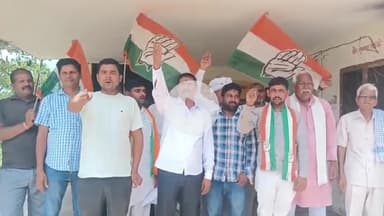 शाहगंज: खुटहन क्षेत्र में अघोषित बिजली कटौती के खिलाफ कांग्रेस कार्यकर्ताओं ने किया प्रदर्शन