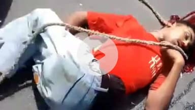 हमीरगढ़: मंडपिया थाना क्षेत्र में ट्रक ने आगे चल रही कार को मारी टक्कर, कार में सवार एक युवक की मौत, एक घायल