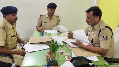 मोतिहारी: अंचल पुलिस निरीक्षक मुफ्फसिल एवं मधुबन ने विभिन्न थानों में कांडों की समीक्षा की