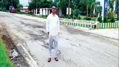 सिमडेगा: कोलेबिरा से बांस जोर सड़क जर्जर, इंटक नेता ने दिखाई गंभीरता