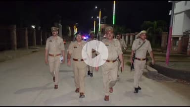 बड़ौत: ASP ने कांवड़ यात्रा के दृष्टिगत पुलिस बल के साथ कस्बा बड़ौत में की पैदल गश्त, संबंधित अधिकारियों को दिए आवश्यक निर्देश